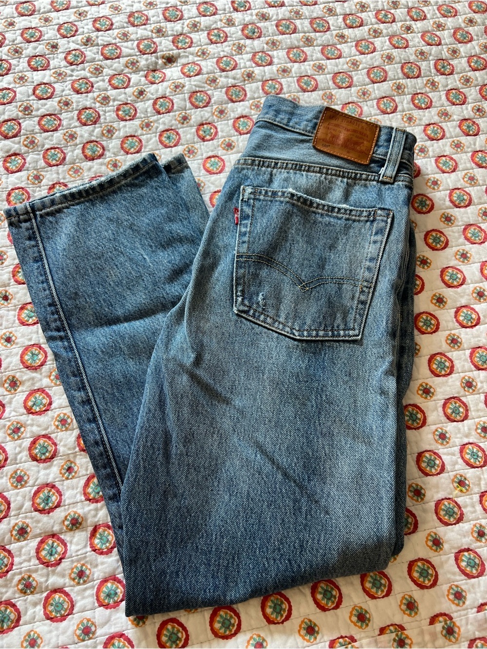 EUC Levi’s Premium 501 Denim Light Wash Distressed Jeans size 26